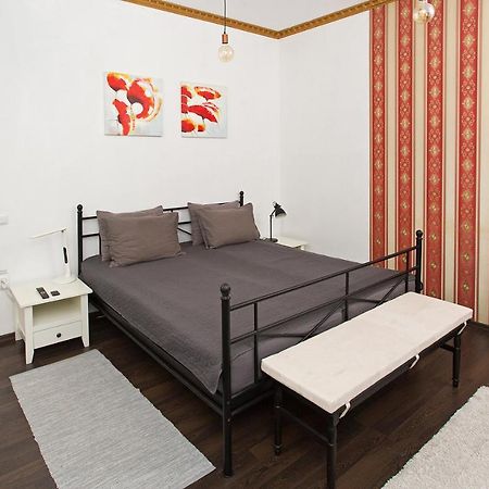 City Center Minimalist Apartment Oradea Ngoại thất bức ảnh