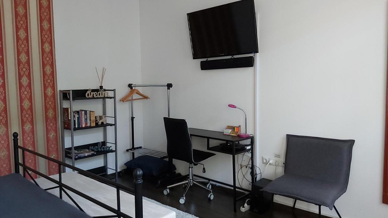 City Center Minimalist Apartment Oradea Ngoại thất bức ảnh