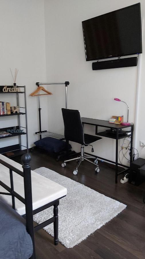 City Center Minimalist Apartment Oradea Ngoại thất bức ảnh