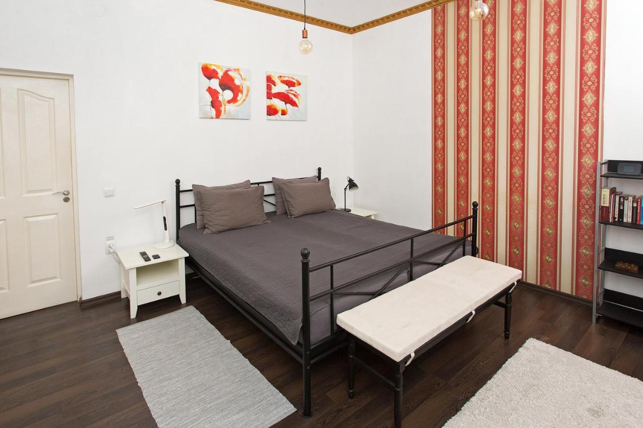 City Center Minimalist Apartment Oradea Ngoại thất bức ảnh